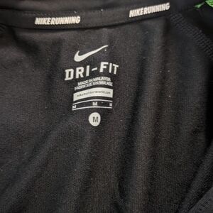 NIKE/ DRI FIT/ MEDIUM